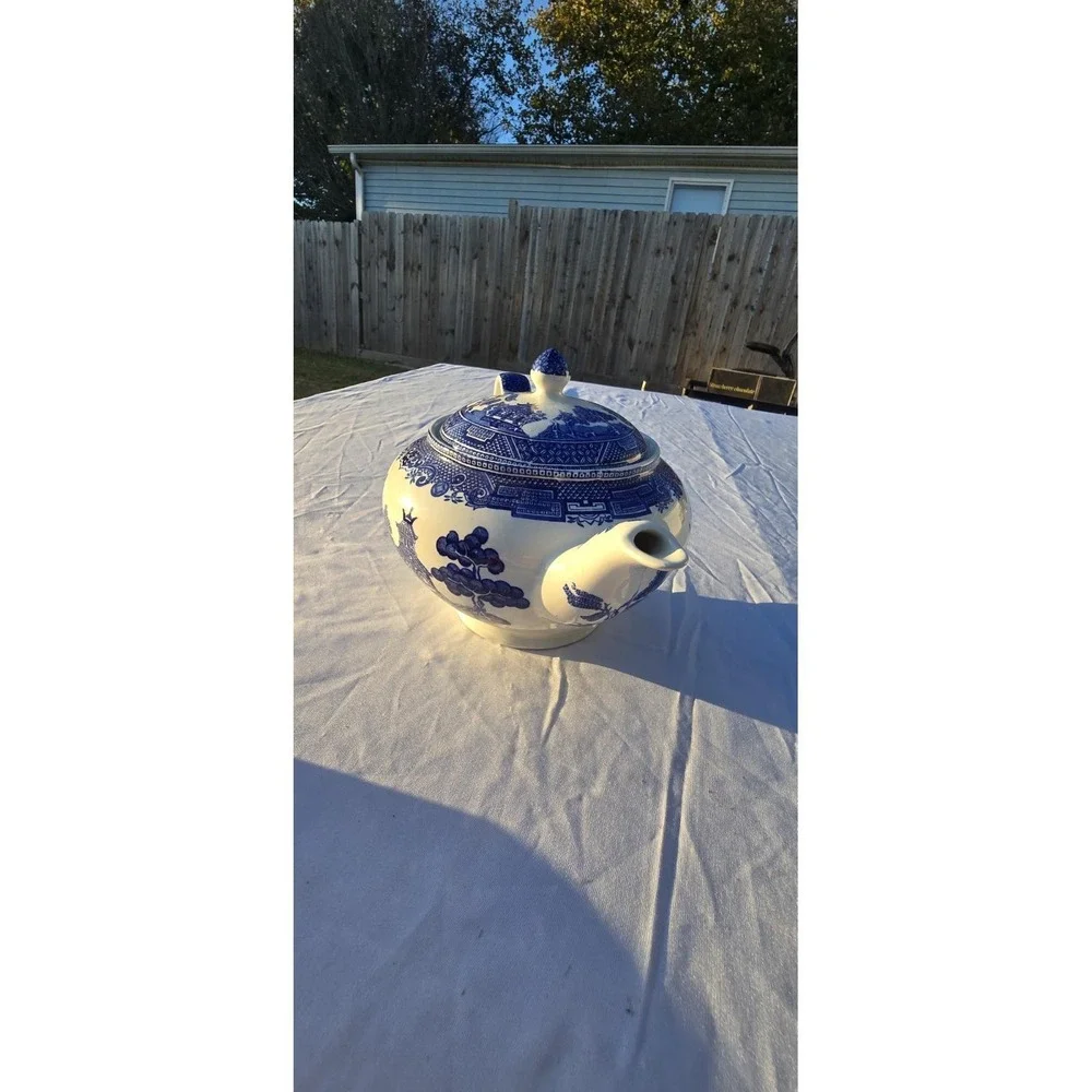 Large Vintage Johnson Bros. Blue Willow Teapot & Lid England